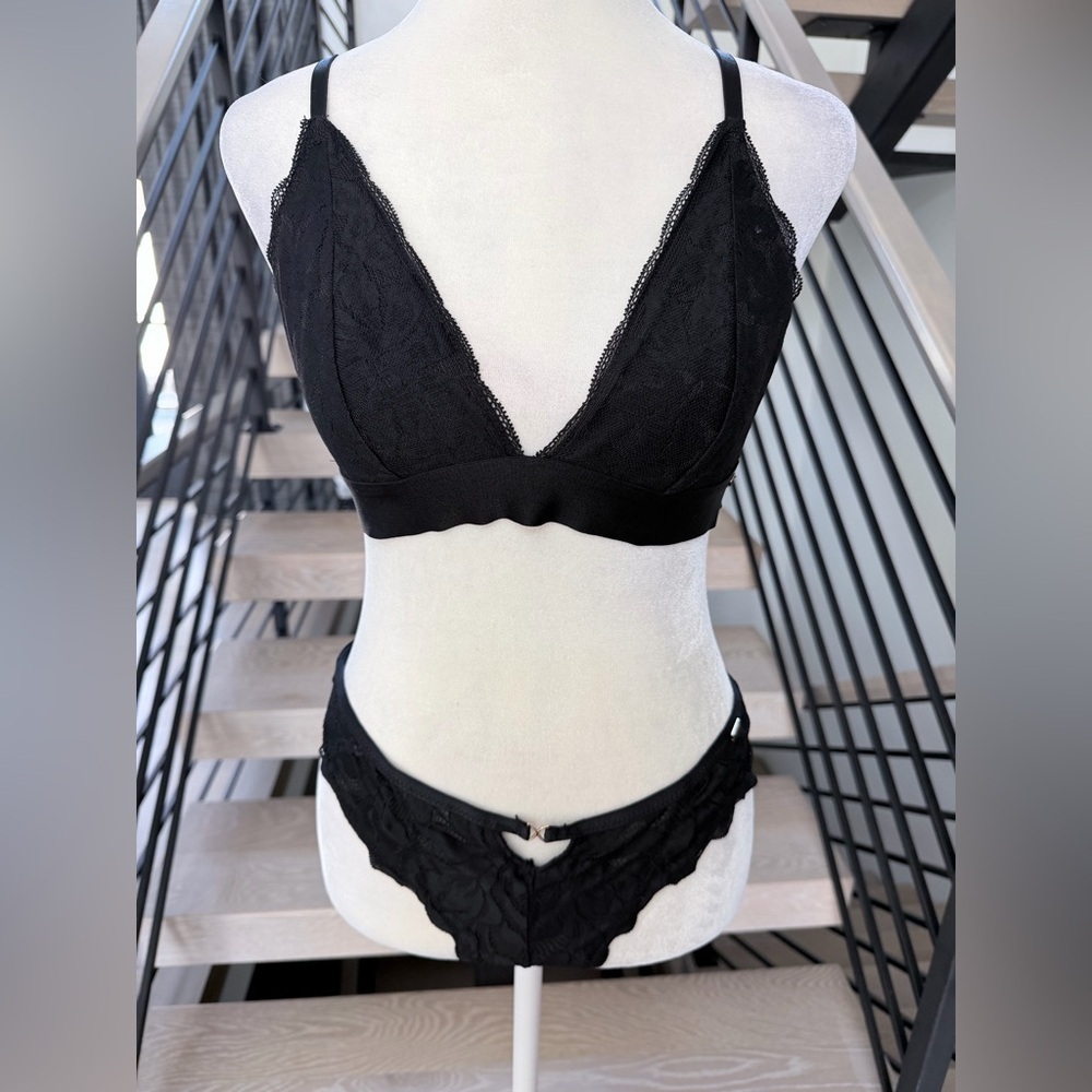 Black Lace Bralette & Panties Set. bra size M panties size S